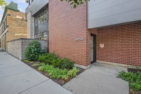 4410 N Troy St #101, Chicago, IL 60625