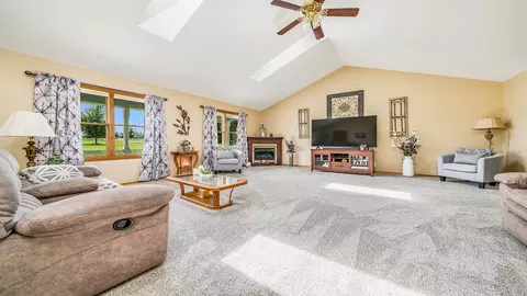 582 Panther Dr, Dixon, IL 61021 photo 8