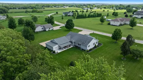 582 Panther Dr, Dixon, IL 61021 photo 3