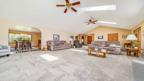 582 Panther Dr, Dixon, IL 61021 photo 9