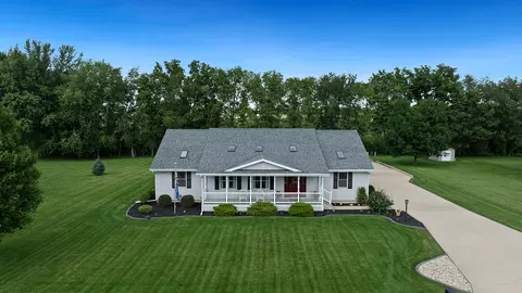 582 Panther Dr, Dixon, IL 61021 photo 2