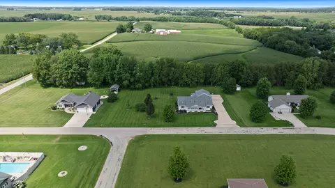 582 Panther Dr, Dixon, IL 61021 photo 4