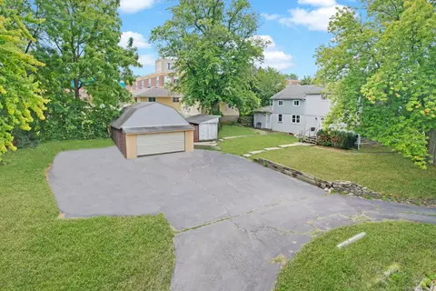 906 E Illinois St, Lemont, IL 60439