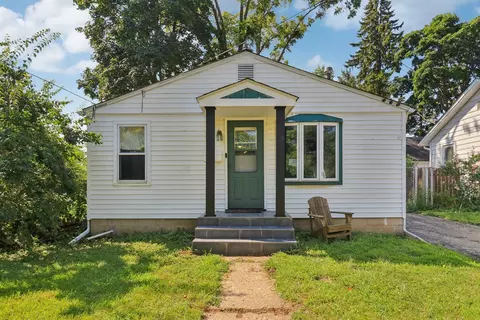 419 Ridgeland Ave, Woodstock, IL 60098