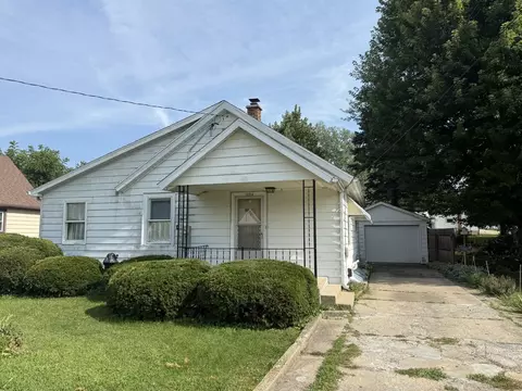 1824 Clark St, Dixon, IL 61021