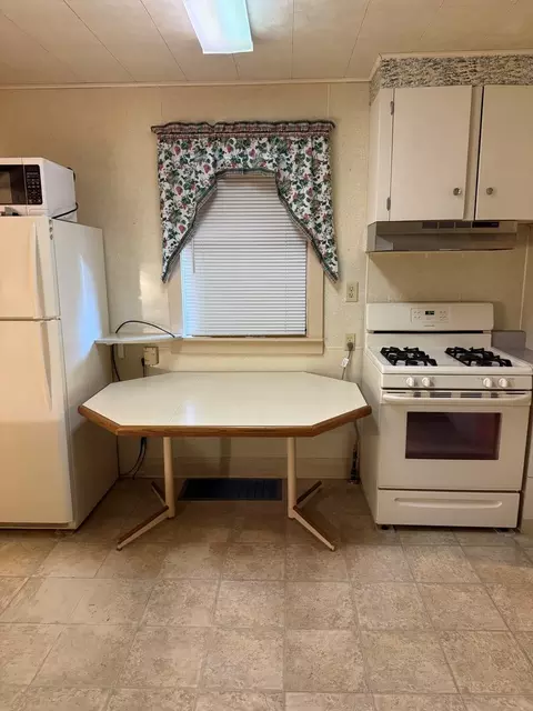 Kitchen - 1824 Clark St, Dixon, IL 61021 photo 3 of 3