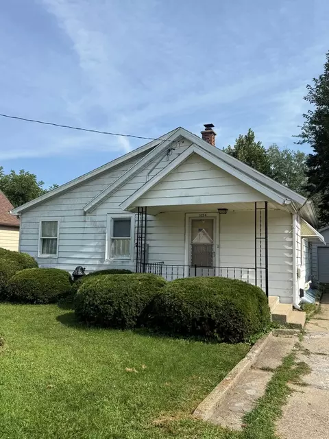 Exterior - 1824 Clark St, Dixon, IL 61021 photo 2 of 8