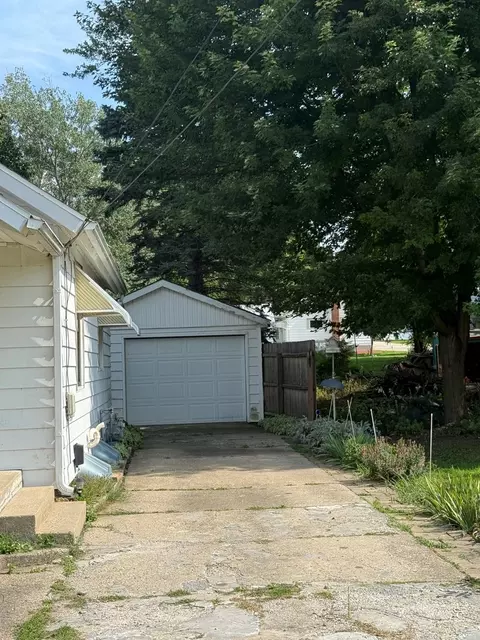 Exterior - 1824 Clark St, Dixon, IL 61021 photo 3 of 8