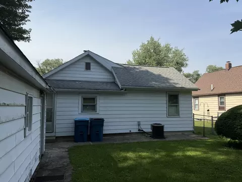 Exterior - 1824 Clark St, Dixon, IL 61021 photo 5 of 8