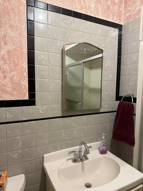 Bath - 1824 Clark St, Dixon, IL 61021 photo 2 of 3
