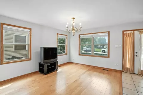 Living - 1665 Fox Hound Trl, Beecher, IL 60401 photo 3 of 5