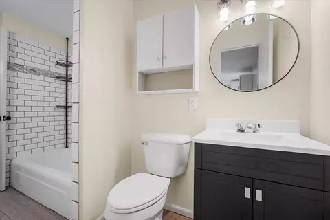 Bath - 608 Maple St, Bloomington, IL 61701 photo 1 of 2