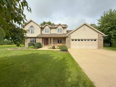 1803 White Pines Dr, Dixon, IL 61021