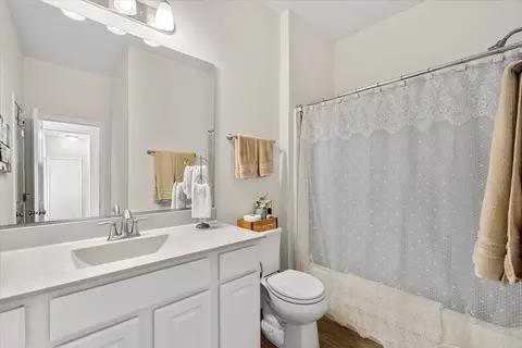 Bath - 2220 Tyler Trl, Mchenry, IL 60051 photo 3 of 3