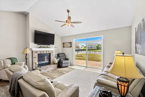 Living - 2220 Tyler Trl, Mchenry, IL 60051 photo 1 of 2