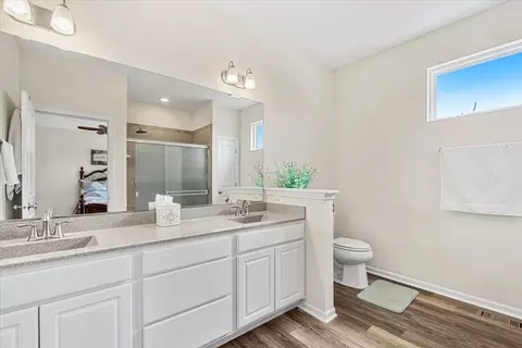 Bath - 2220 Tyler Trl, Mchenry, IL 60051 photo 1 of 3