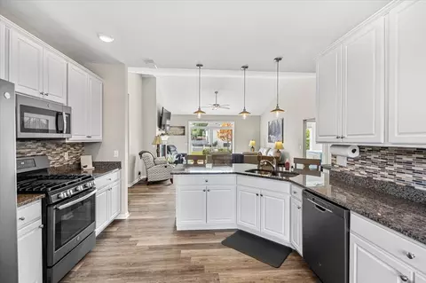 Kitchen - 2220 Tyler Trl, Mchenry, IL 60051 photo 1 of 2
