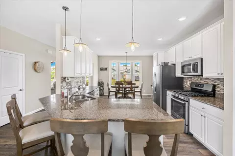 Kitchen - 2220 Tyler Trl, Mchenry, IL 60051 photo 2 of 2