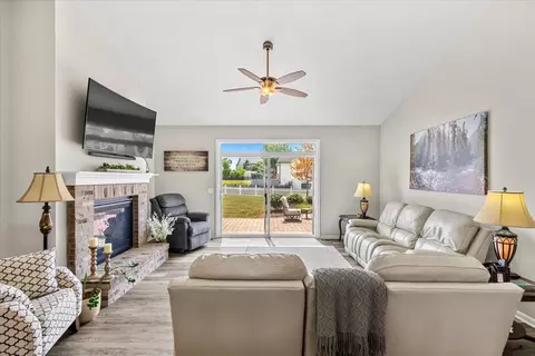 Living - 2220 Tyler Trl, Mchenry, IL 60051 photo 2 of 2