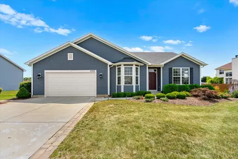 2220 Tyler Trl, Mchenry, IL 60051