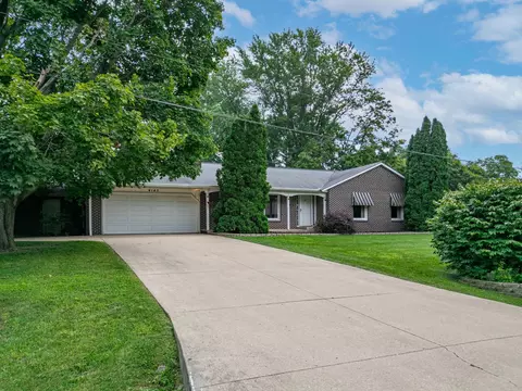 4145 Shorewood Dr, Rockford, IL 61101