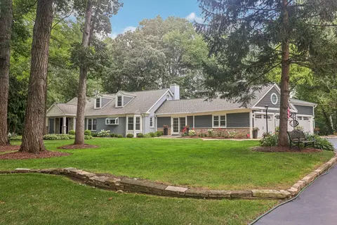 1834 W Palatine Rd, Inverness, IL 60067