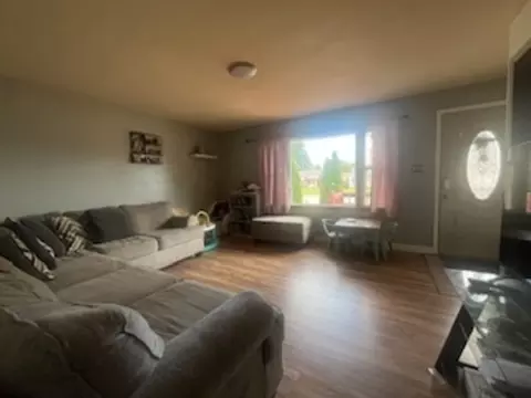 Living - 1581 S 4th Ave, Kankakee, IL 60901 photo 2 of 2