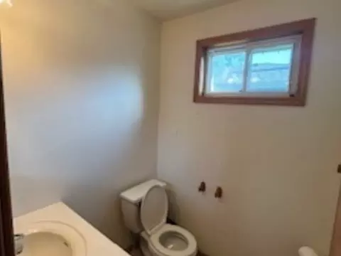 Bath - 1581 S 4th Ave, Kankakee, IL 60901 photo 2 of 3