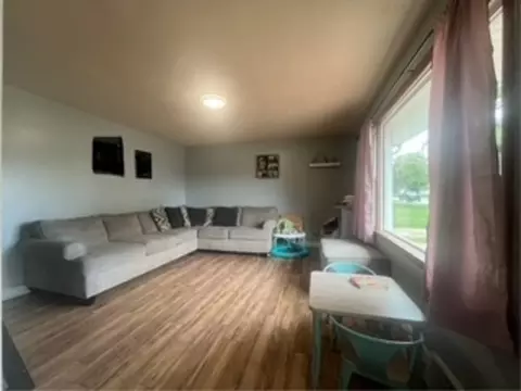 Living - 1581 S 4th Ave, Kankakee, IL 60901 photo 1 of 2