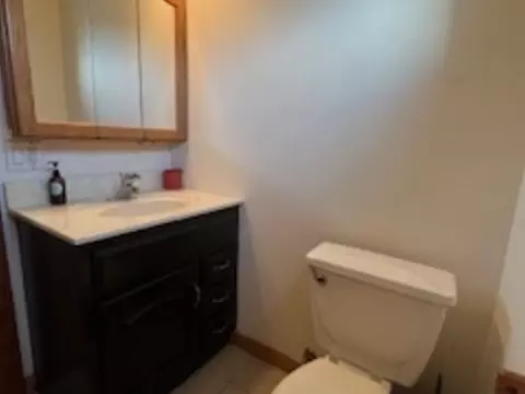 Bath - 1581 S 4th Ave, Kankakee, IL 60901 photo 3 of 3