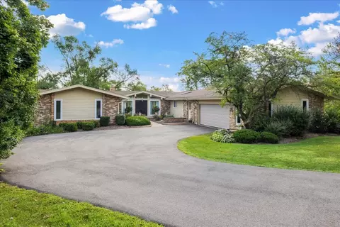 66 Bluff Ct, Trout Valley, IL 60013
