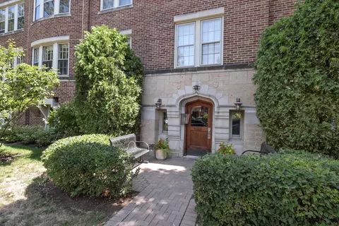 344 S Maple Ave #3B, Oak Park, IL 60302