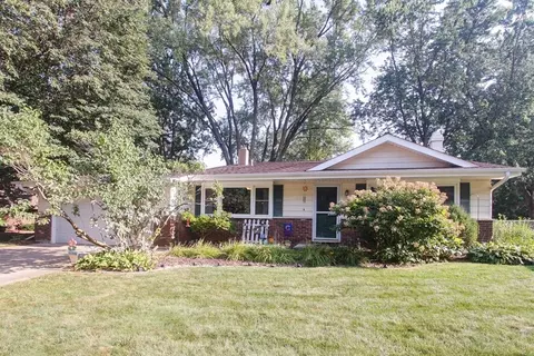1235 Meadow Ln, Elgin, IL 60123