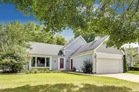 219 Abilene Ln, Vernon Hills, IL 60061