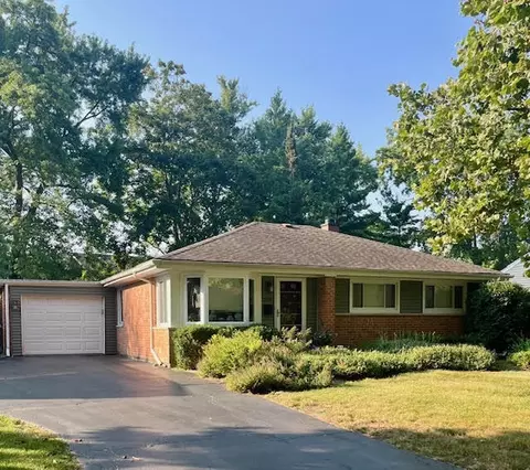 2001 Thornwood Ln, Northbrook, IL 60062