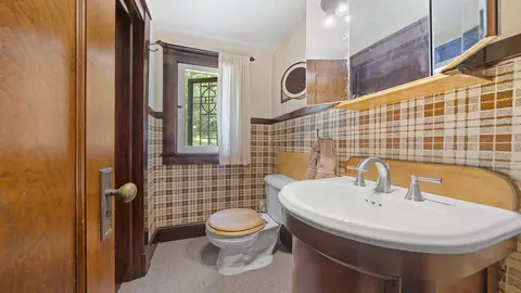 Bath - 706 E Fellows St, Dixon, IL 61021 photo 1 of 3