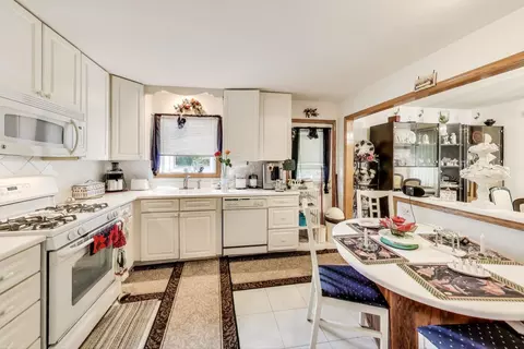 Kitchen - 4208 E Frontage Rd, Rolling Meadows, IL 60008 photo 1 of 1