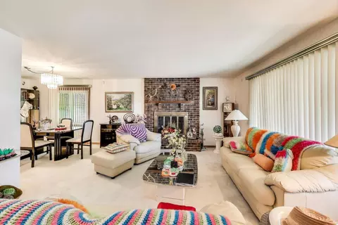 Living - 4208 E Frontage Rd, Rolling Meadows, IL 60008 photo 1 of 1