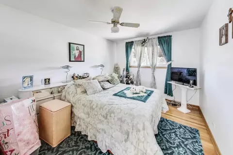 Bedroom - 4208 E Frontage Rd, Rolling Meadows, IL 60008 photo 3 of 3