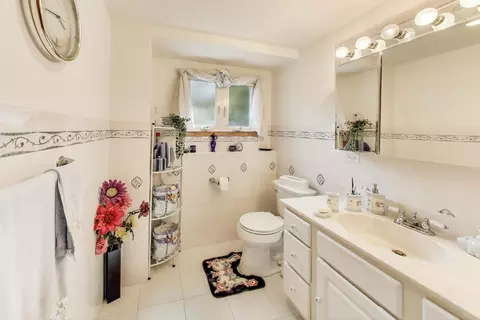 Bath - 4208 E Frontage Rd, Rolling Meadows, IL 60008 photo 2 of 3