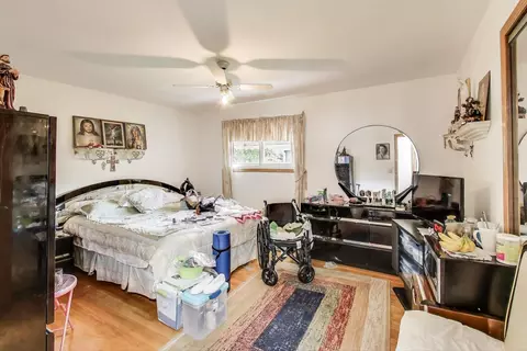 Bedroom - 4208 E Frontage Rd, Rolling Meadows, IL 60008 photo 2 of 3