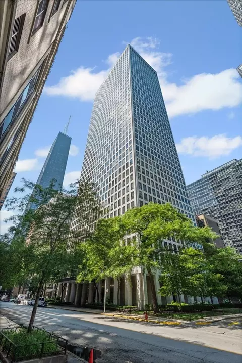 260 E Chestnut St #611, Chicago, IL 60611