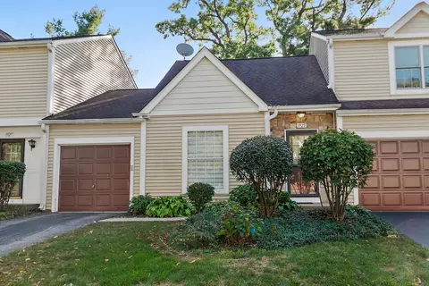 1925 Ozark Pkwy, Algonquin, IL 60102
