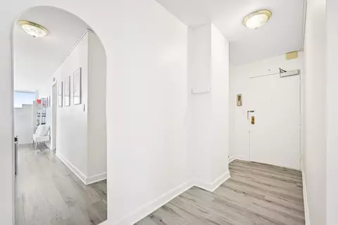 Entry Way - Undisclosed, Chicago, IL 60657 photo 2 of 2