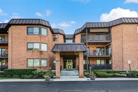 6401 Clarendon Hills Rd #207, Willowbrook, IL 60527