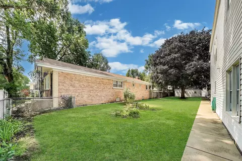 Exterior - 1512 Clinton Ave, Berwyn, IL 60402 photo 8 of 8