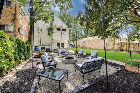 Exterior - 1512 Clinton Ave, Berwyn, IL 60402 photo 3 of 8
