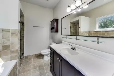 Bath - 1512 Clinton Ave, Berwyn, IL 60402 photo 3 of 4