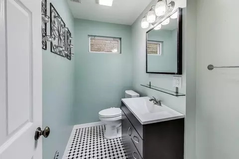 Bath - 1512 Clinton Ave, Berwyn, IL 60402 photo 1 of 4