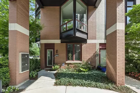 1258 W Cottage Pl, Chicago, IL 60607 photo 2